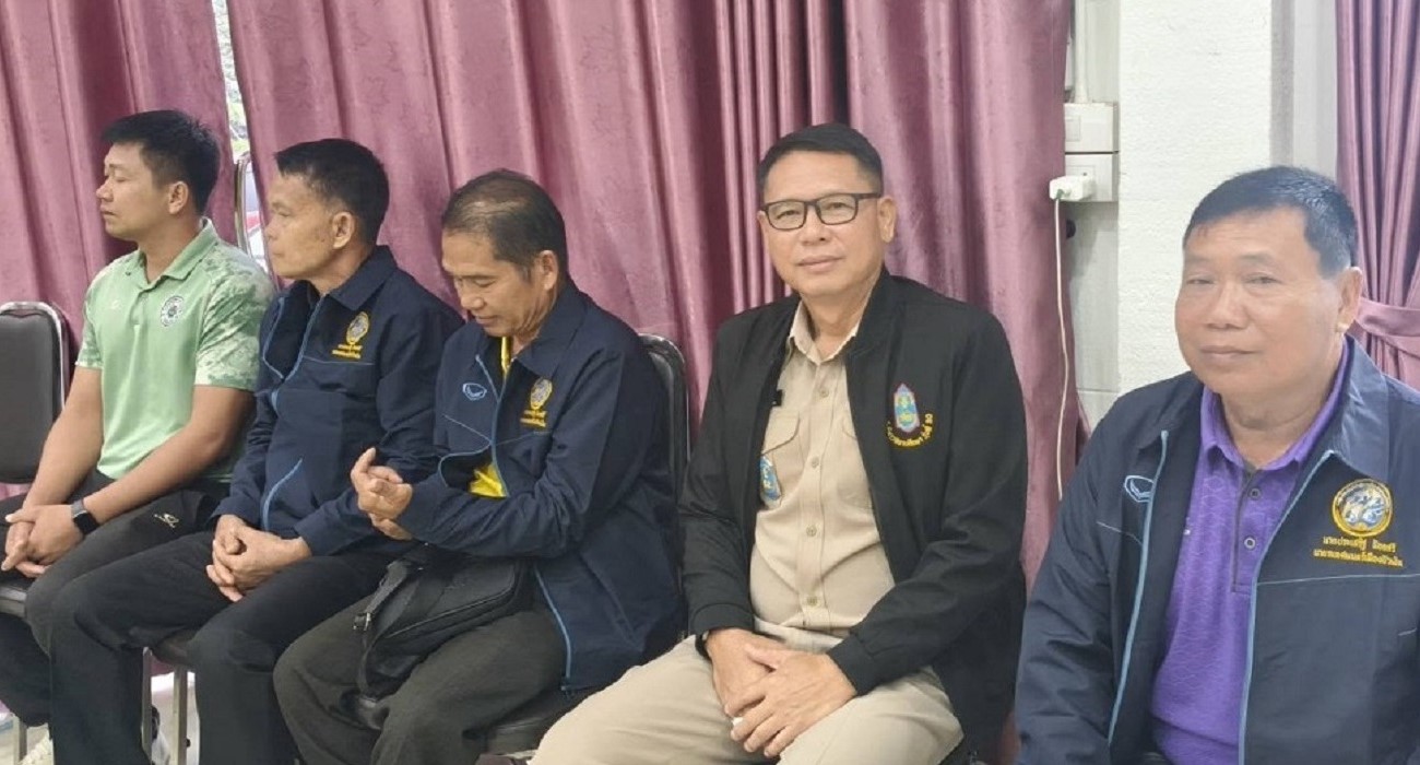 คณะผู้บริหาร ครูและนักเรียนร่วมโครงการส่งเสริมกีฬานักเรียนในเขตพื้นที่บริการ เทศบาลเมืองบัวเงิน